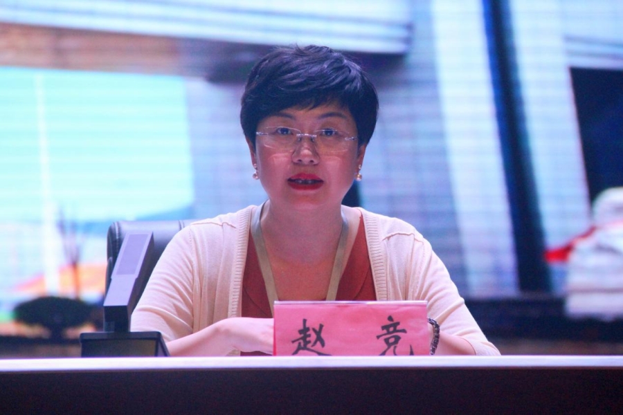 弦歌不輟育桃李，奮楫揚帆啟新程 湖南幼專2025級新生開啟人工智能應用軟件學習之旅